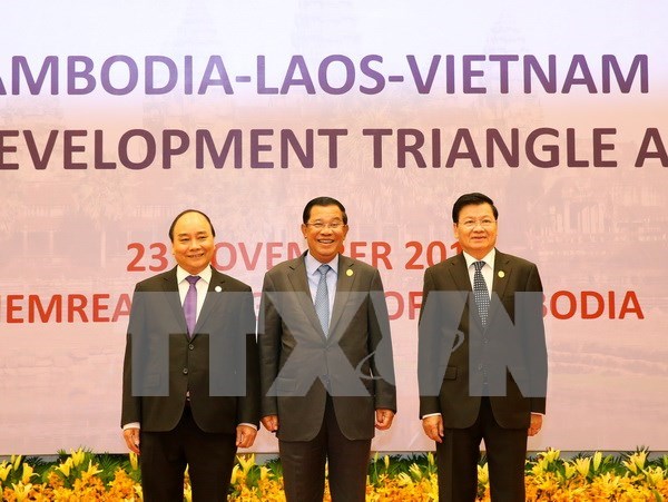 越南为第九届柬寮越发展三角区峰会做出积极贡献 hinh anh 1