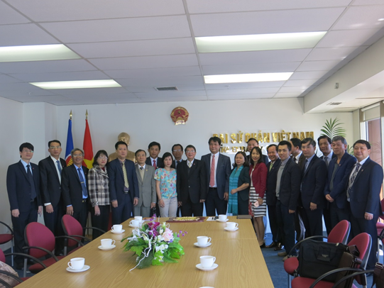 越南国会财政预算委员会代表团对越南驻新西兰大使馆进行工作访问 hinh anh 1