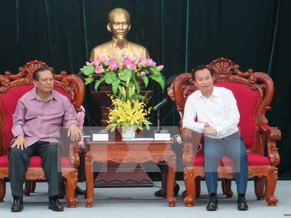 老挝占巴塞省省委书记兼省长本通访问岘港市 hinh anh 1