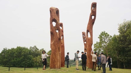 建筑雕刻艺术体验游产品推介活动在永福省举行 hinh anh 1