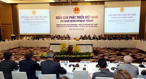 越南政府总理阮春福：越南将努力改善投资生产环境和提高竞争力 hinh anh 1