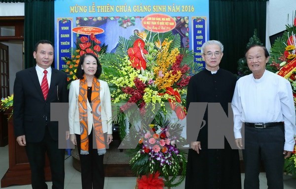 越南中央民运部部长张氏梅向天主教团结委员会致以圣诞节问候 hinh anh 1