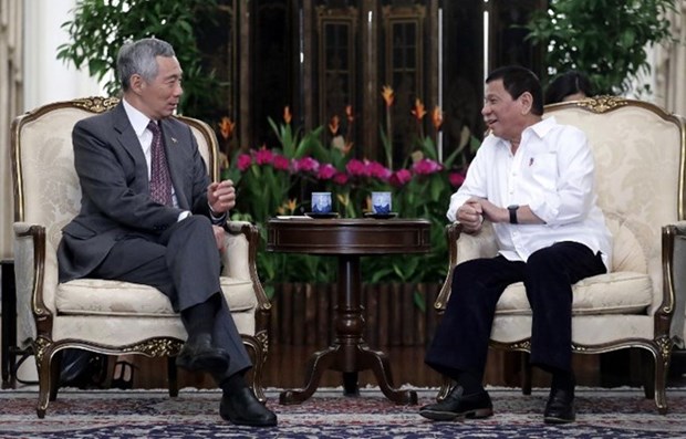 新加坡和菲律宾领导就东海和反恐问题进行讨论 hinh anh 1
