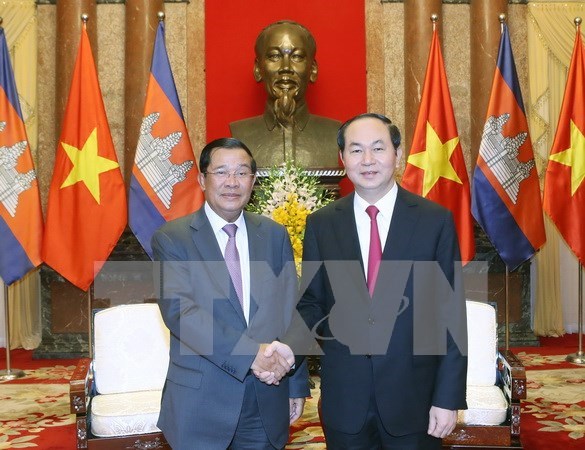 国家主席陈大光与国会主席阮氏金银分别会见柬埔寨首相洪森 hinh anh 1