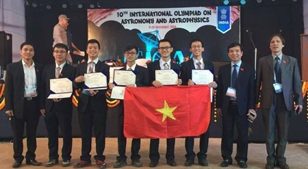 第十届国际天文与天体物理奥林匹克竞赛：越南学生团获得五个奖项 hinh anh 1
