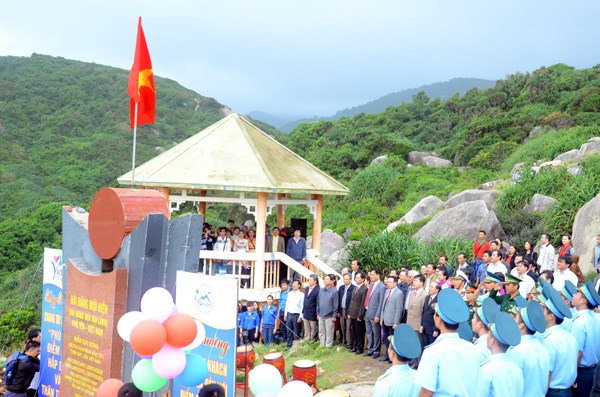 2017新年升旗仪式在越南大陆最南端举行 hinh anh 1