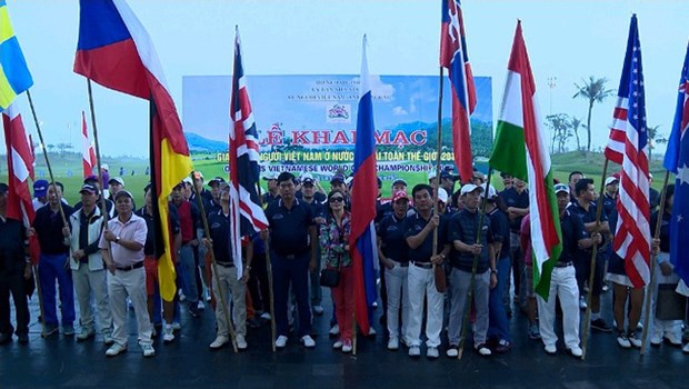 2017年旅居海外越南人高尔夫球锦标赛在清化省开赛 hinh anh 1