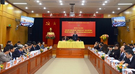 越南推进中央企业直属集团、总公司及银行结构重组 hinh anh 1