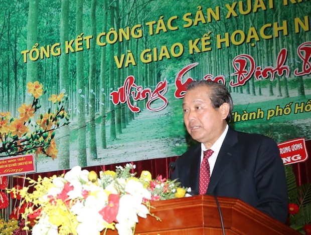 张和平副总理出席越南橡胶工业集团的2016年工作总结暨2017年任务计划部署会议 hinh anh 1