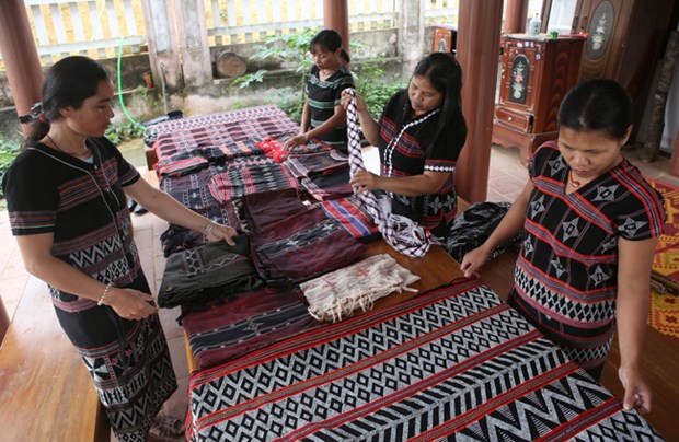 达渥族土锦纺织业被列入国家级非物质文化遗产名录 hinh anh 1