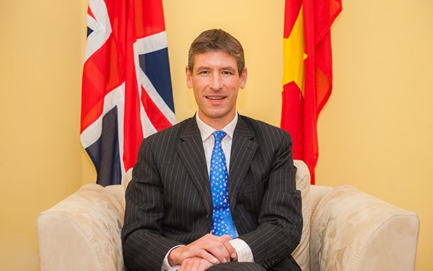 英国驻越大使：越南政府积极改善营商环境 hinh anh 1