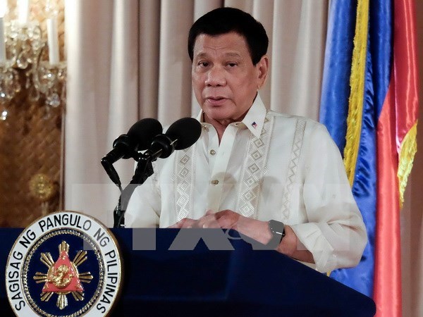 菲律宾总统宣布终止与菲共的和谈 hinh anh 1