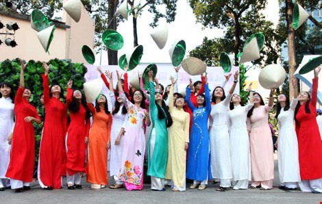 2017年第4届越南奥黛节将于3月举行 hinh anh 1