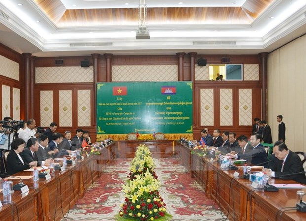 越南公安部与柬埔寨内政部加强合作 hinh anh 1