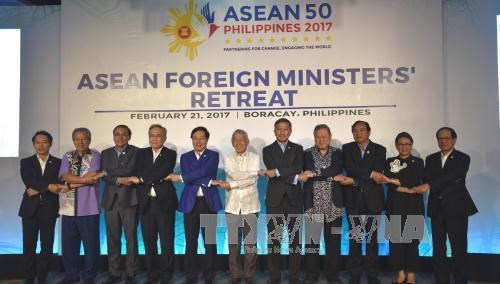 东盟外长非正式会议在菲律宾召开并发表《新闻声明》 hinh anh 1