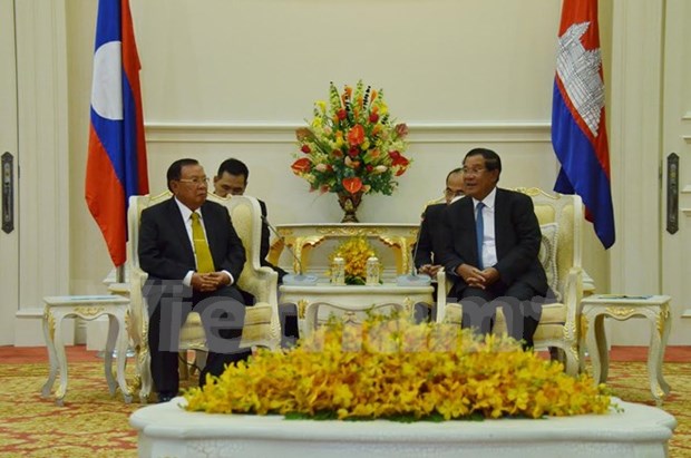 柬埔寨与老挝加强双边合作关系 hinh anh 1