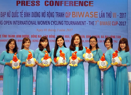 第七届平阳国际女子自行车公开赛于3月8日在平阳省启动 hinh anh 1
