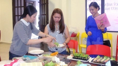 旅居马来西亚越南人社团迎接3·8国际妇女节 hinh anh 1
