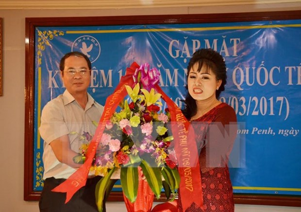 越南驻柬埔寨妇女协会在金边举行见面会 hinh anh 1