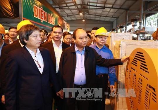 阮春福总理来到河南省考察越南自主开发的废物再生能源(WTE)项目 hinh anh 1