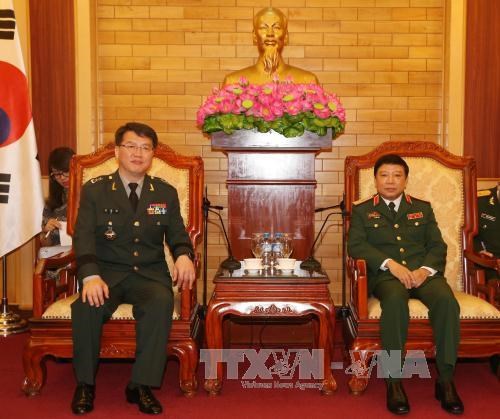 越南人民军总政治局领导会见韩国国防安全司令部参谋长 hinh anh 1