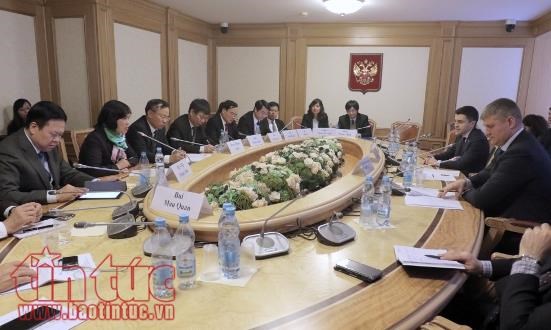 越南国会对外委员会代表团访问俄罗斯 hinh anh 1