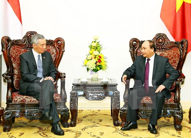 政府总理阮春福与新加坡总理李显龙举行会谈 hinh anh 3