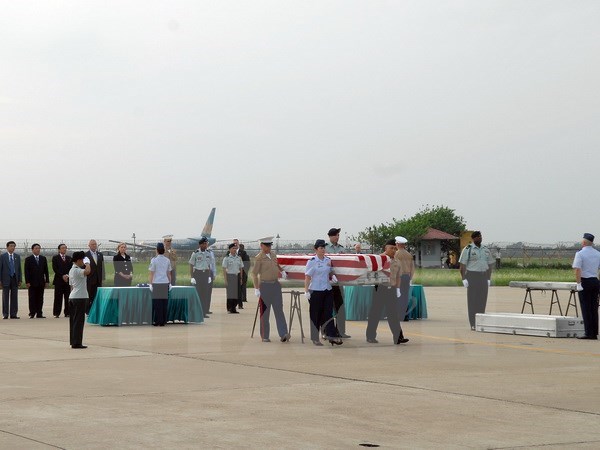 美国军人遗骸归国仪式在岘港市举行 hinh anh 1