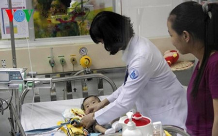 胡志明市1号儿童医院成功实施世界第5例先天性心脏畸形手术 hinh anh 1