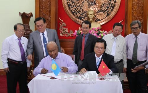 越南前江省与帕劳共和国签署水产领域合作协议 hinh anh 1