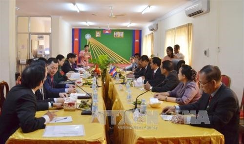 越南祖国阵线与柬埔寨祖国团结发展阵线加强合作 hinh anh 1