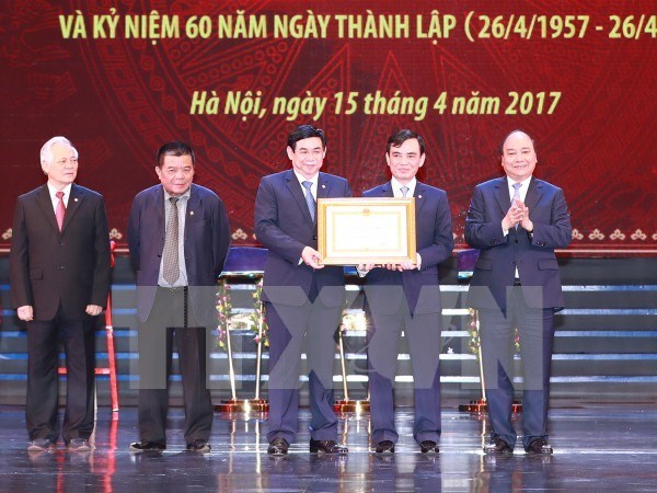 越南政府总理阮春福出席越南投资与发展银行成立60周年纪念典礼 hinh anh 1