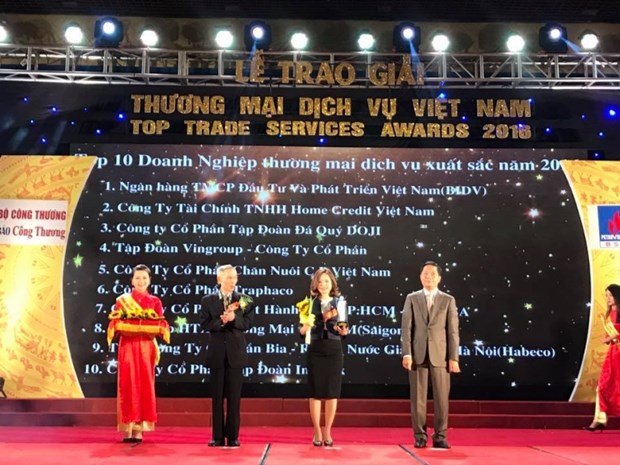 103个企业和企业家荣获“2016年越南最佳贸易服务企业”奖 hinh anh 1