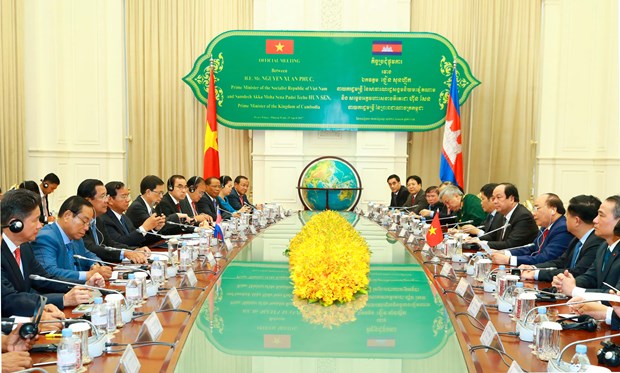 越南政府总理阮春福与柬埔寨首相洪森举行会谈 hinh anh 2