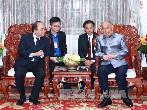 越南政府总理阮春福走访慰问前老挝党和国家领导人 hinh anh 1