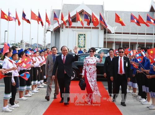 越南政府总理阮春福圆满结束对柬埔寨和老挝的正式访问 hinh anh 1
