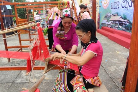 2017年国际和越南丝绸-土锦节将在广南省会安古市举行 hinh anh 1
