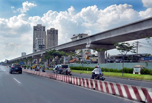 越南南方解放42周年：胡志明市的城市面貌焕然一新 hinh anh 4