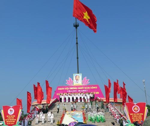 “统一江山”升旗仪式在广治省隆重举行 hinh anh 1