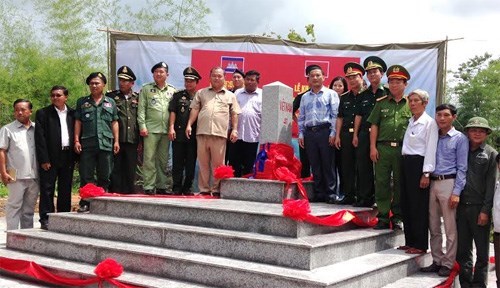 越南得乐省与柬埔寨蒙多基里省基本完成陆地边界勘界立碑工作 hinh anh 1