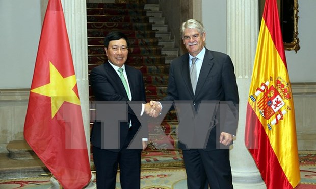 西班牙外交与合作大臣达斯蒂斯：越来越多的西班牙人民和企业关注越南 hinh anh 1