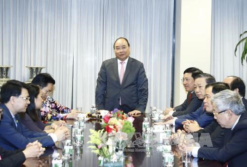 越南政府总理阮春福探访越南常驻联合国代表团 hinh anh 1
