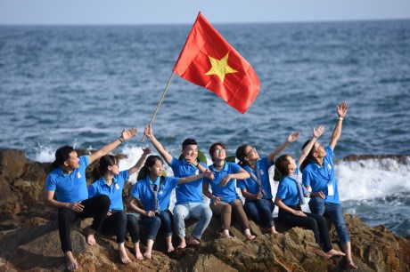 “2017年越南大学生与祖国海洋岛屿”活动吸引近500名学生参加 hinh anh 1