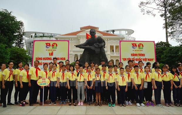 “我热爱越南祖国”旅程吸引100多名青少年参加 hinh anh 1