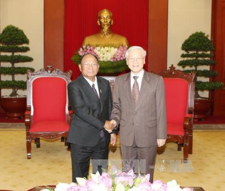 越共中央总书记阮富仲会见柬埔寨国会主席韩桑林 hinh anh 1