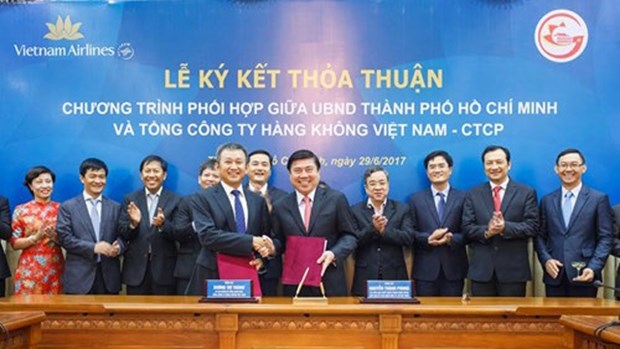 越南胡志明市与越南航空总公司签署合作协议 hinh anh 1