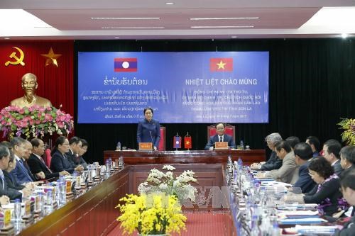 老挝国会主席巴妮访问山罗省并出席纪念“2017年越老友谊团结年”系列活动 hinh anh 2