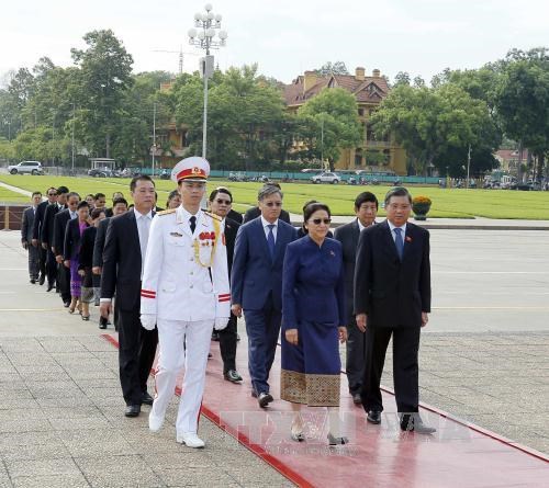 老挝国会主席巴妮访问山罗省并出席纪念“2017年越老友谊团结年”系列活动 hinh anh 3