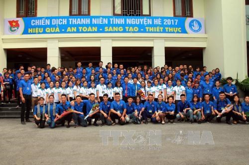 越南荣市大学的大学生志愿者积极在老挝开展志愿服务活动 hinh anh 1