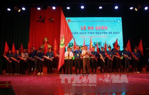 越南荣市大学的大学生志愿者积极在老挝开展志愿服务活动 hinh anh 2
